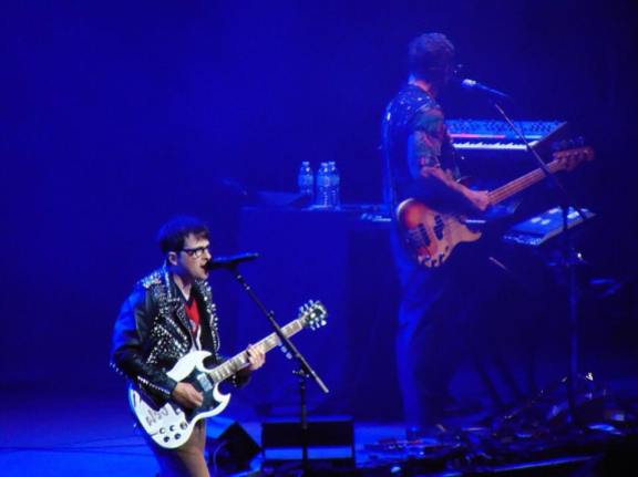 Rivers Cuomo and Scott Shriner of Weezer